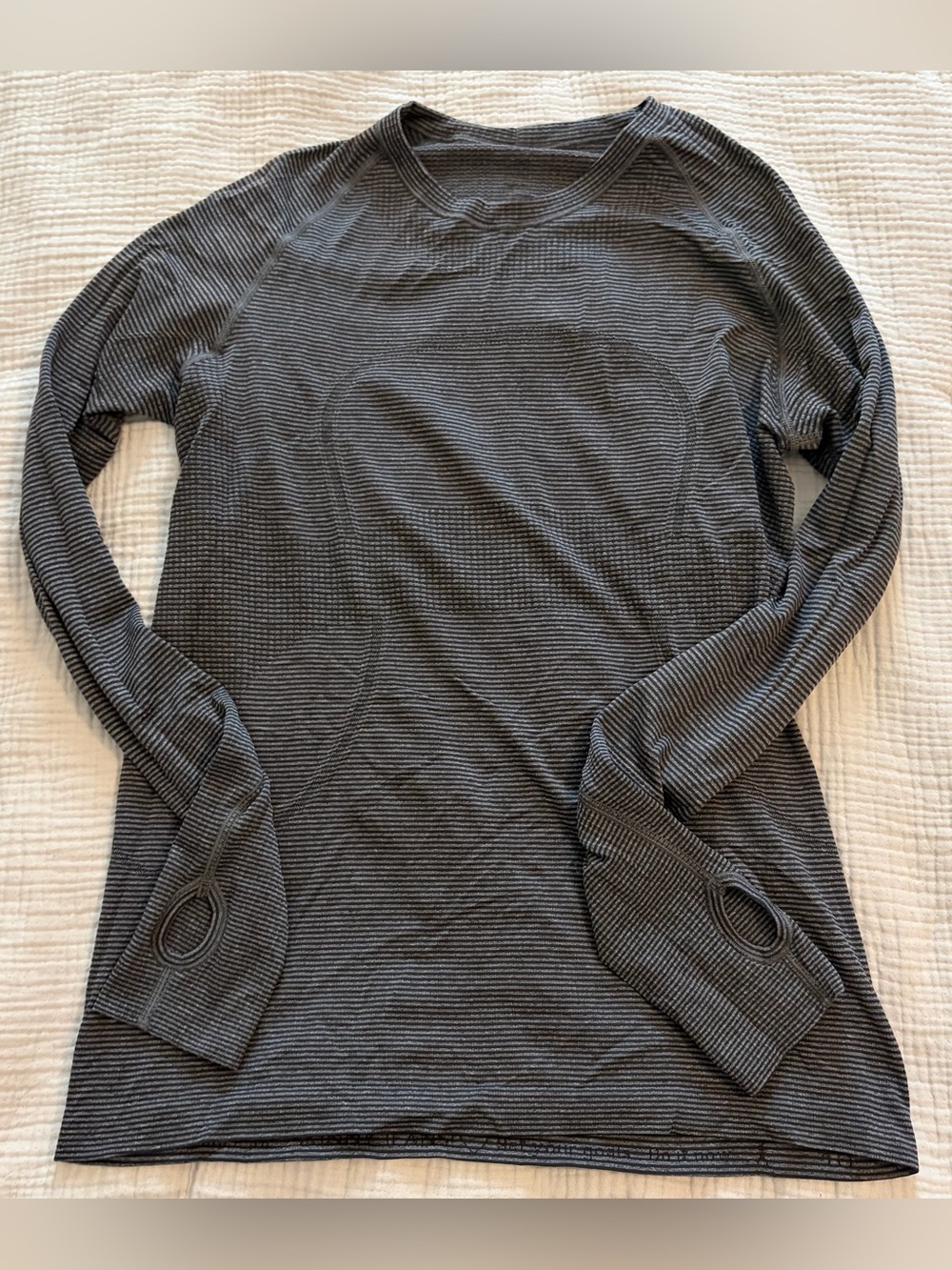 Lululemon Women's Run Swiftly Black & Gray Long Sleeve Thumbhole Top - SZ 10